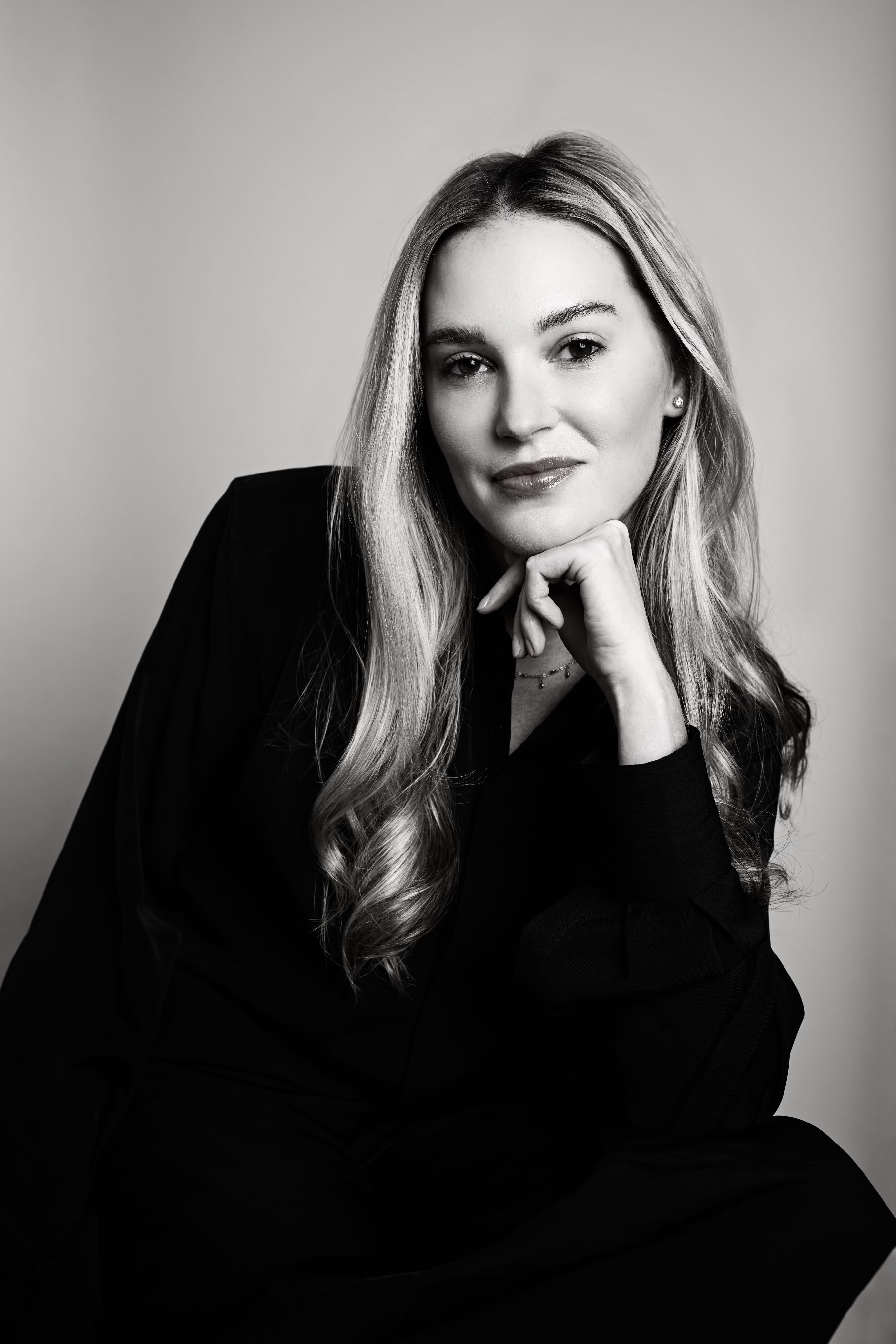 Lindsay Perper Headshot IMG_1628 2 (1).jpg